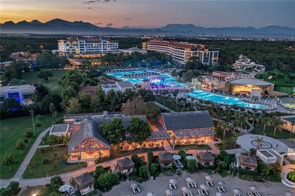 The role of smart hotels in sustainable tourism